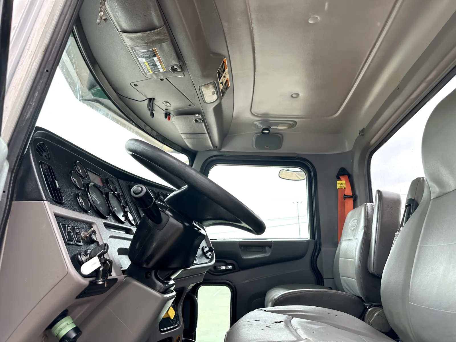 2015 Peterbilt 365 - image 14