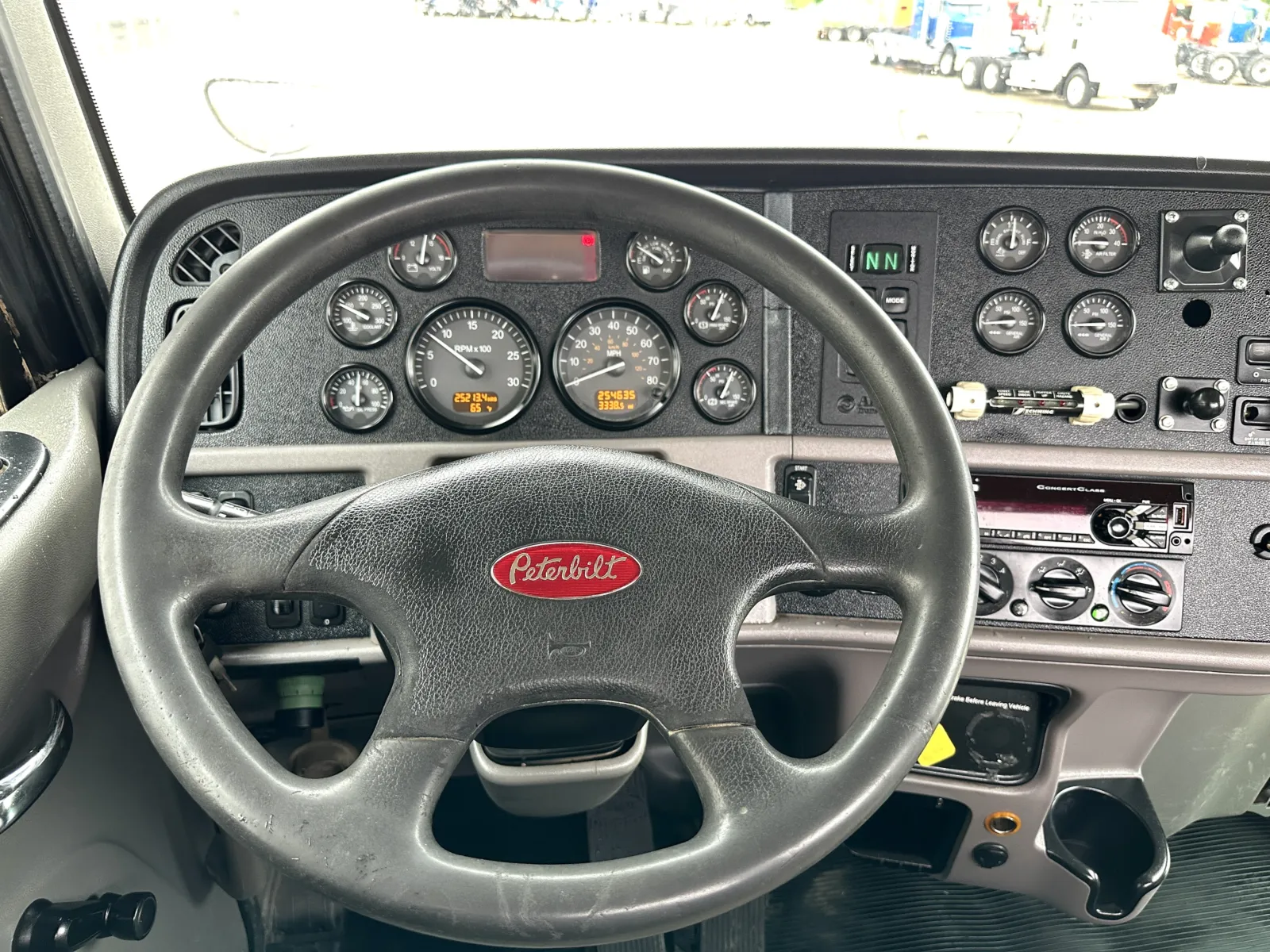 2015 Peterbilt 365 - image 16
