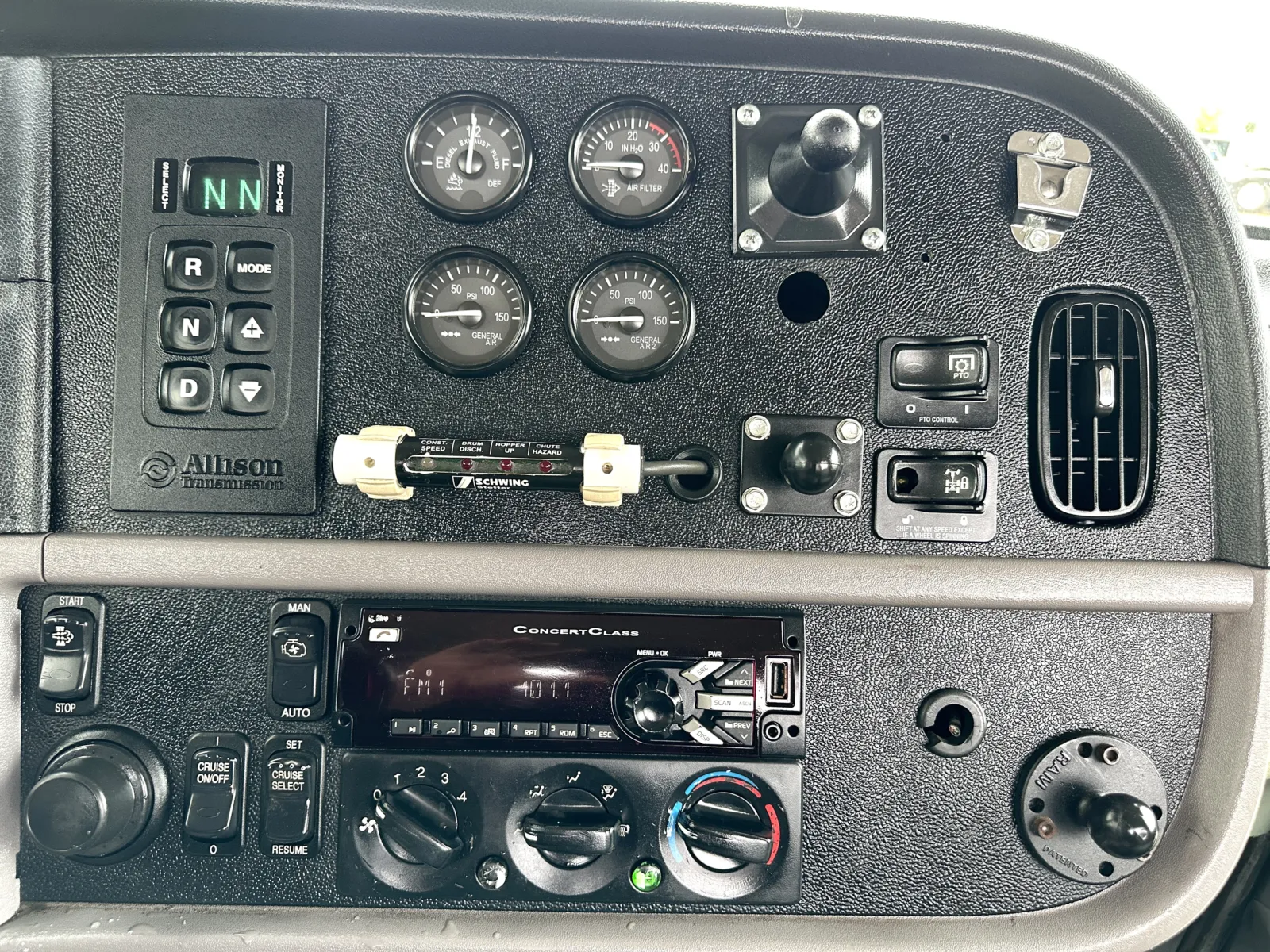 2015 Peterbilt 365 - image 18