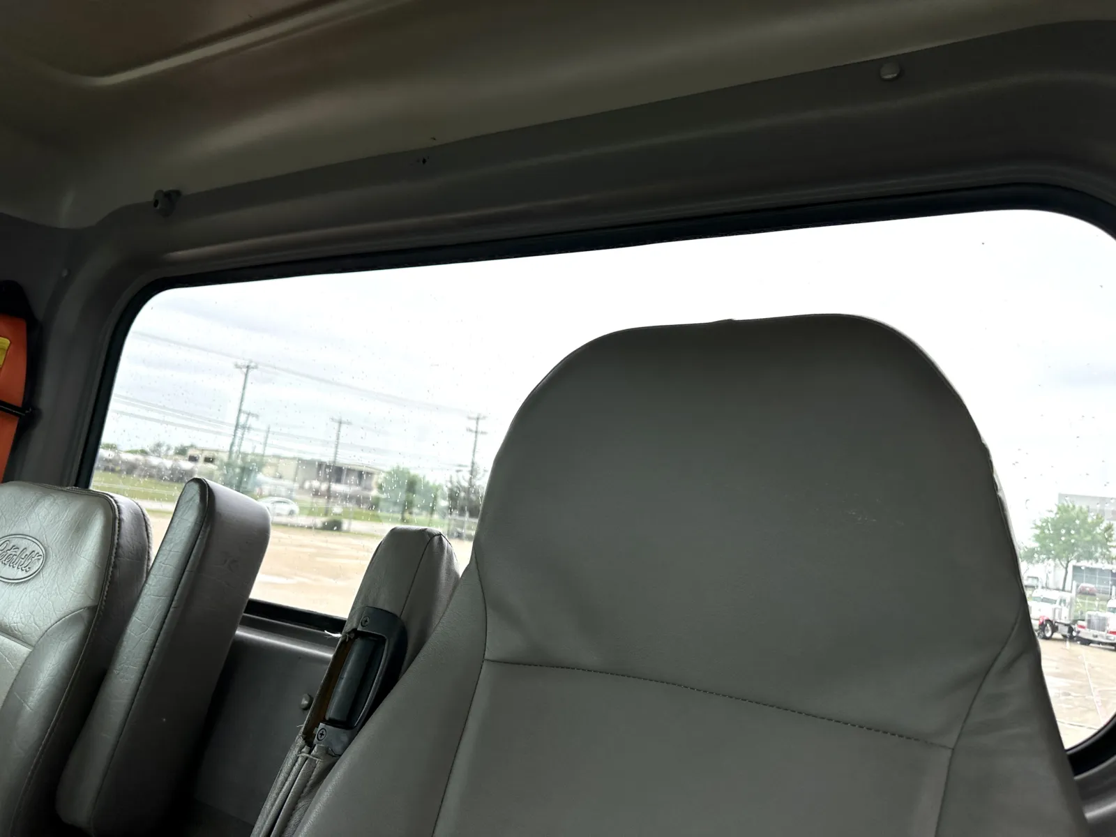 2015 Peterbilt 365 - image 20