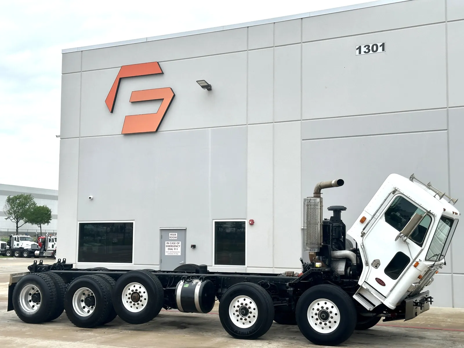 2002 Peterbilt - image 9