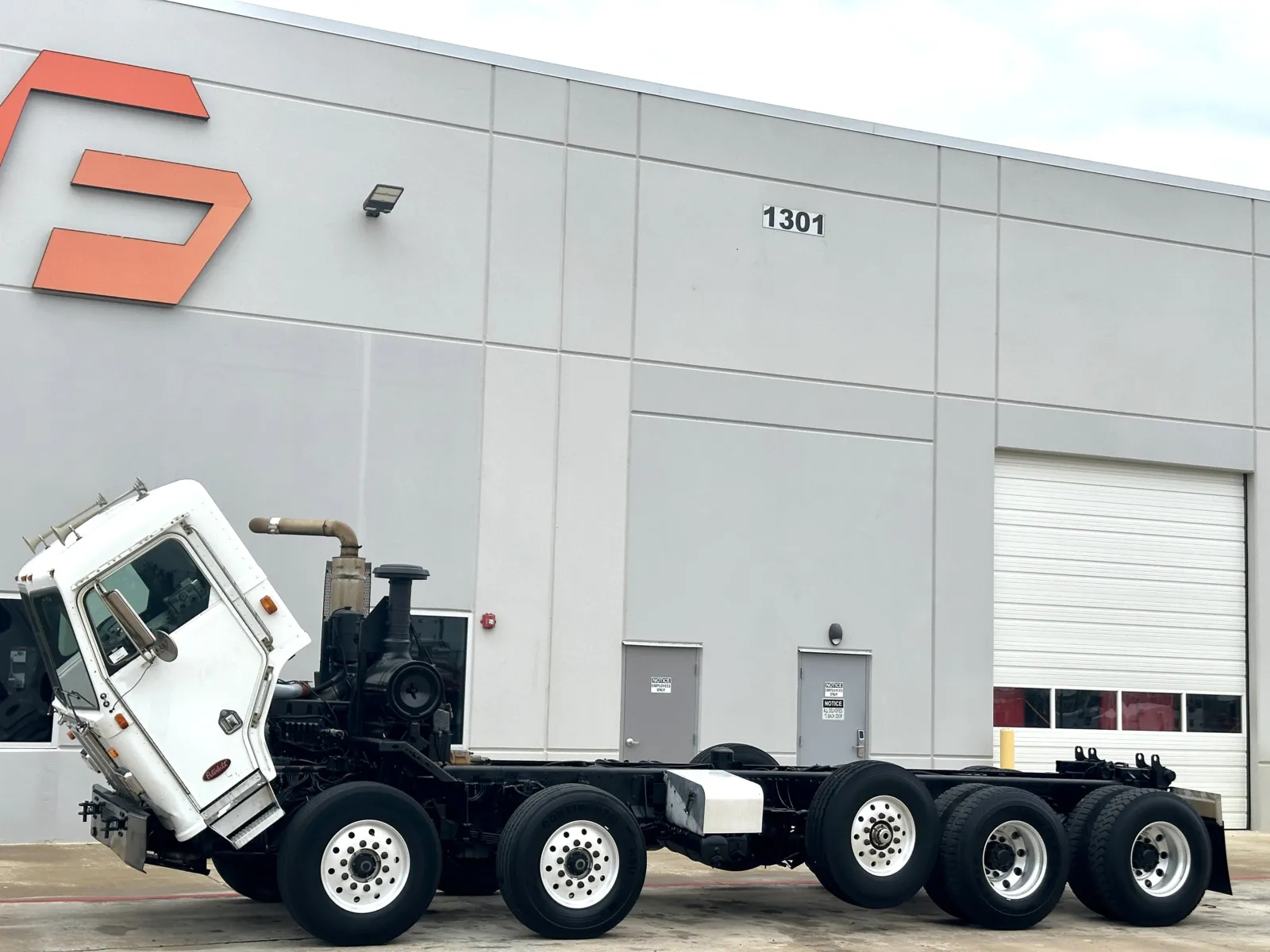 2002 Peterbilt - image 10