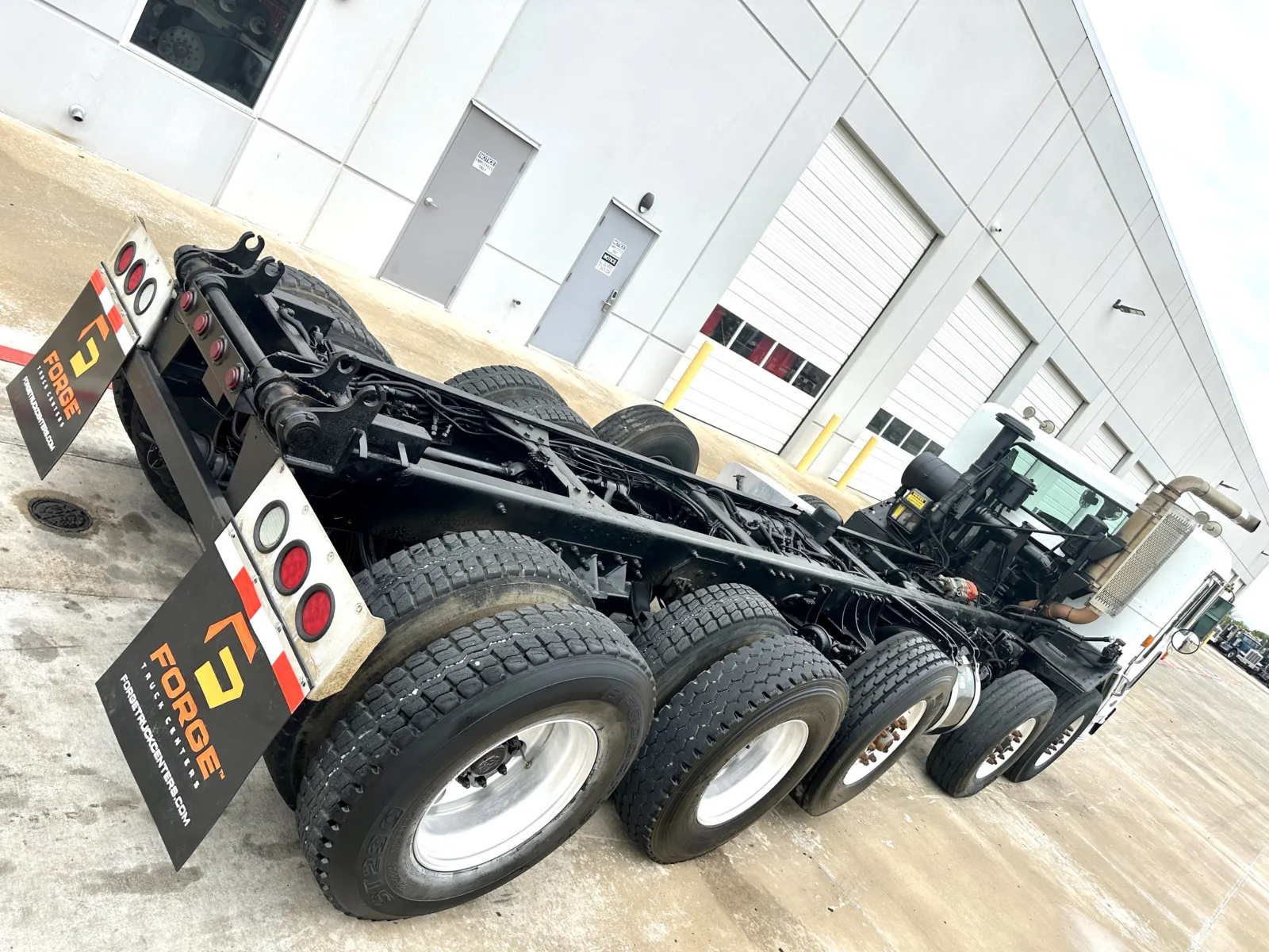 2002 Peterbilt - image 11