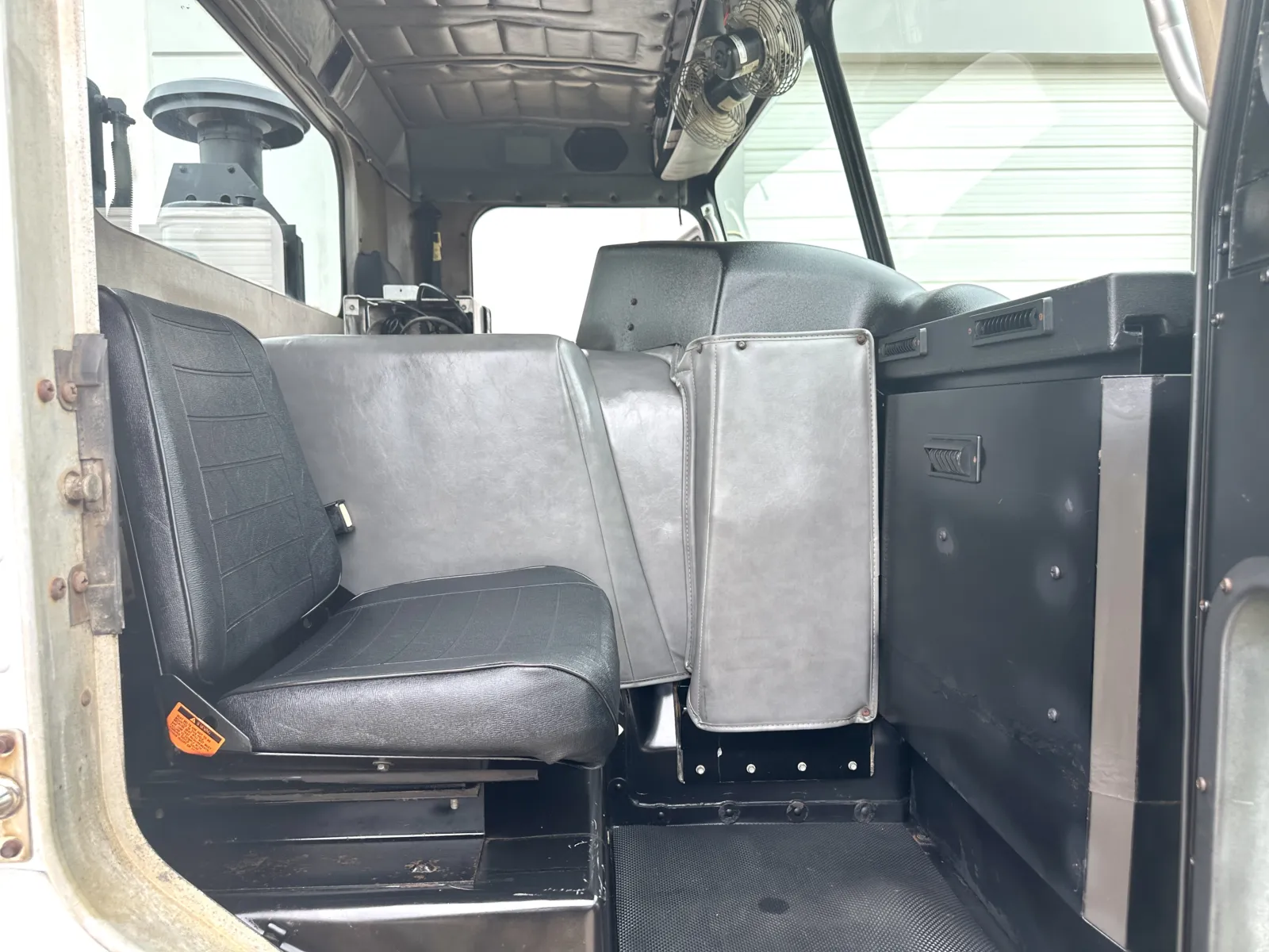 2002 Peterbilt - image 18