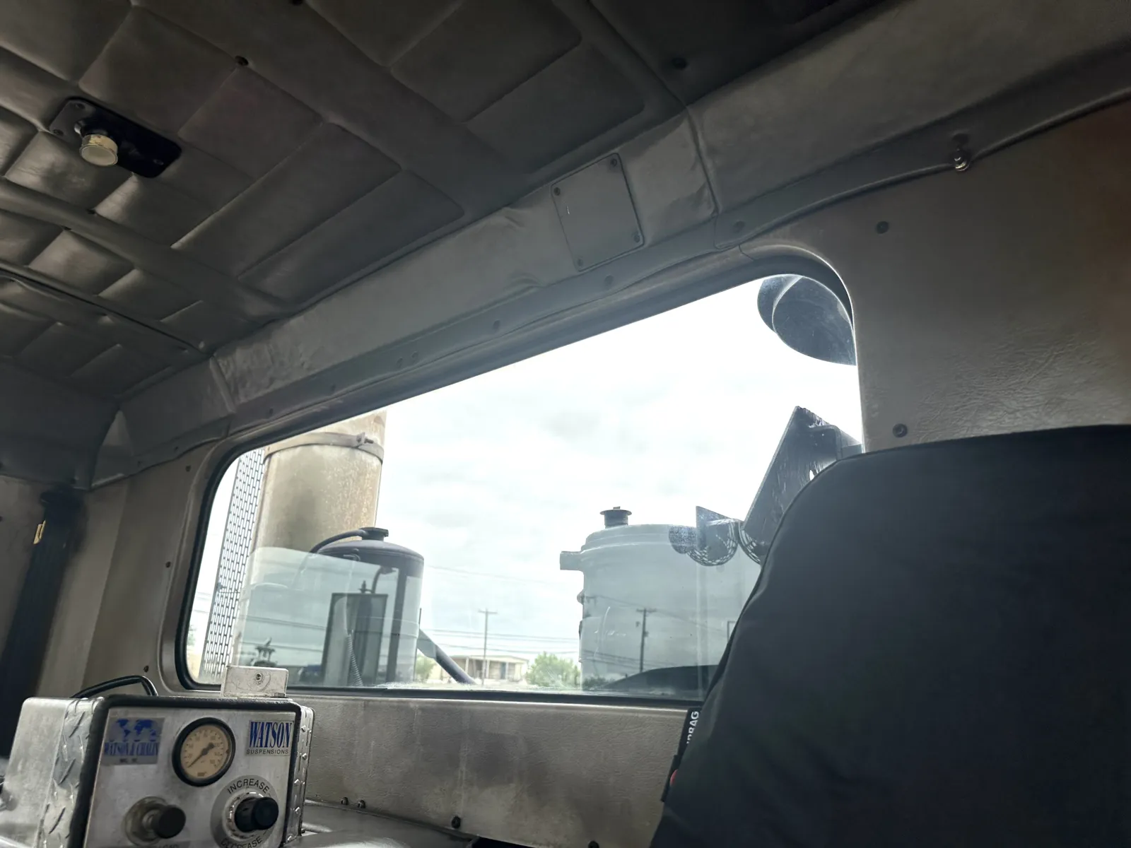 2002 Peterbilt - image 19