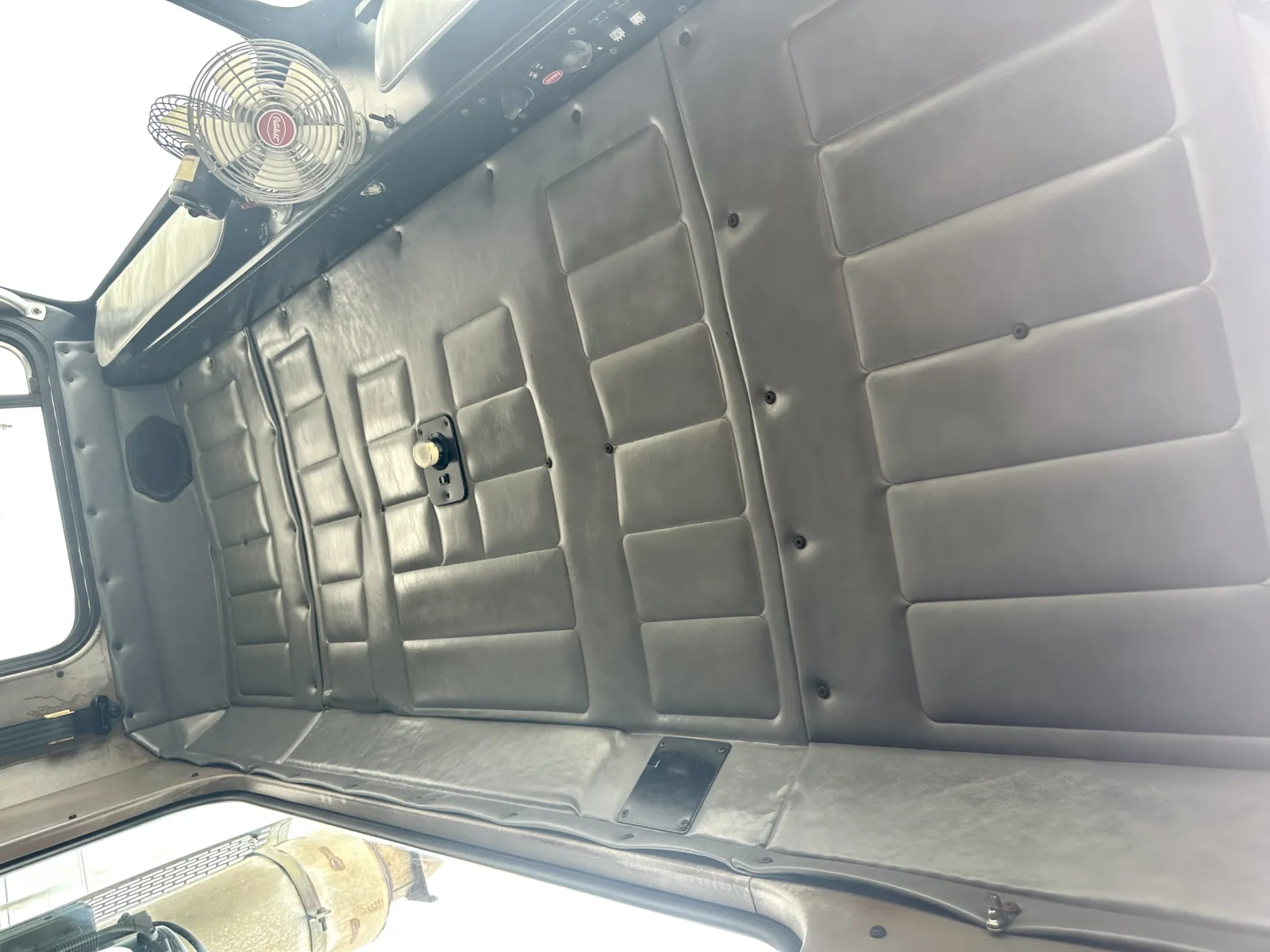 2002 Peterbilt - image 20