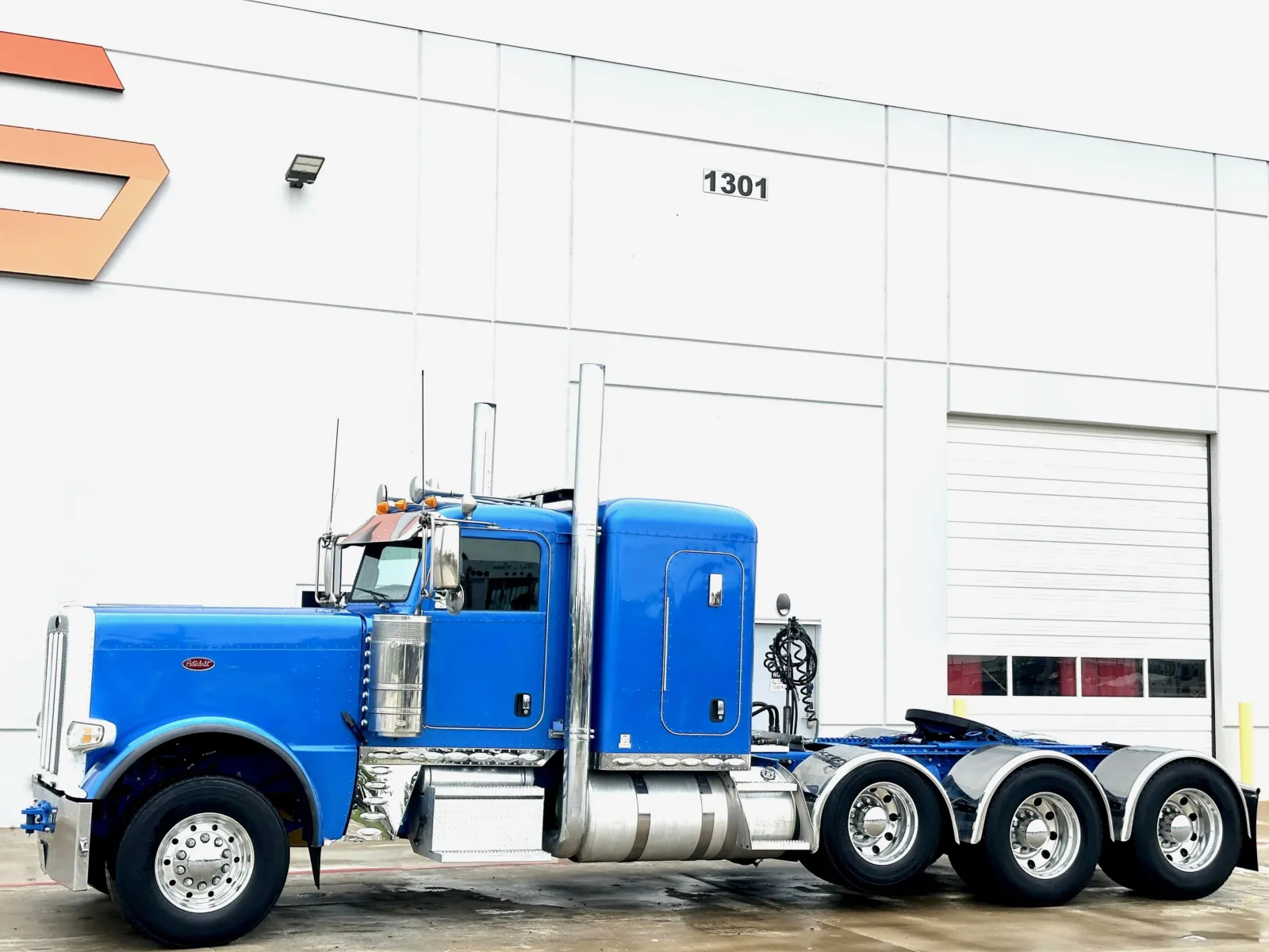 2018 Peterbilt 389 - image 2