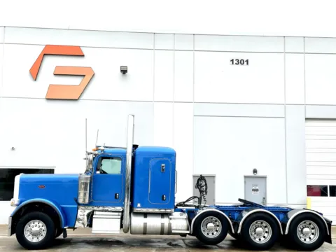 More photos of 2018 PETERBILT 389 at Forge Truck Centers - Texas, TX