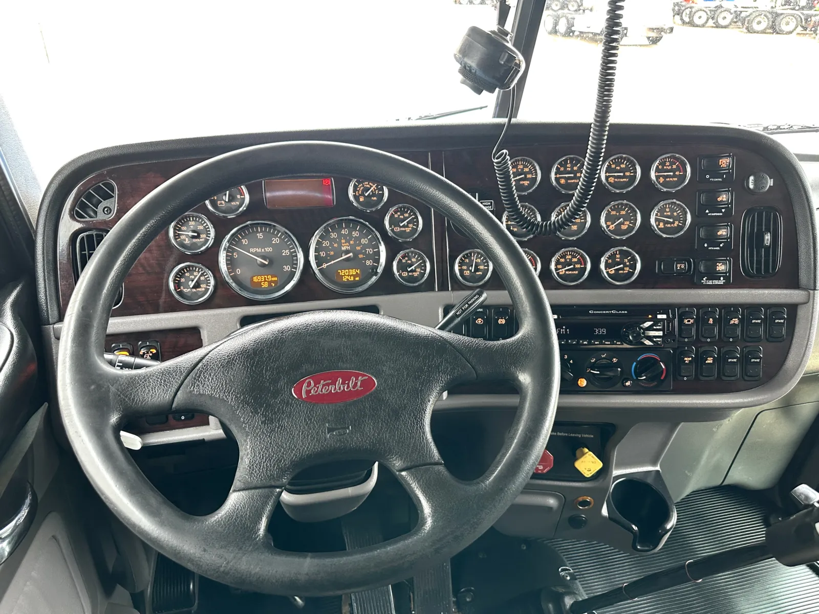 2018 Peterbilt 389 - image 16
