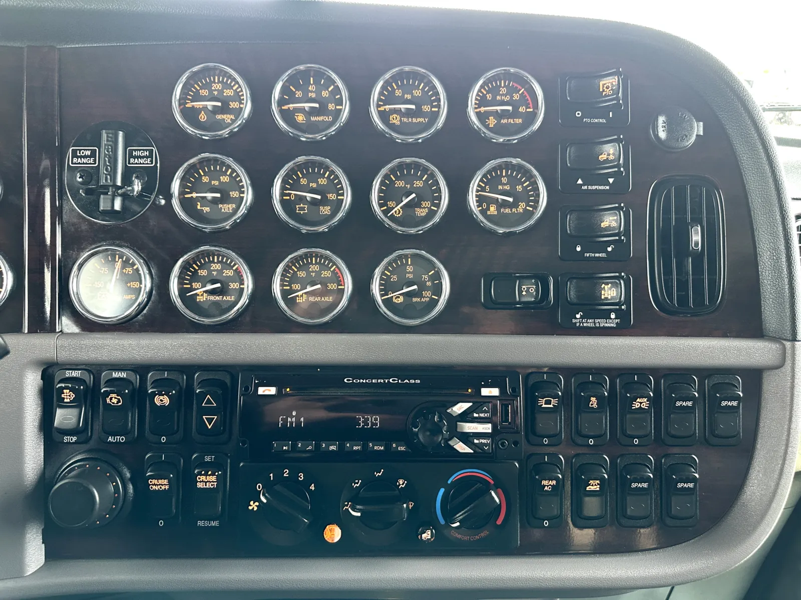 2018 Peterbilt 389 - image 18