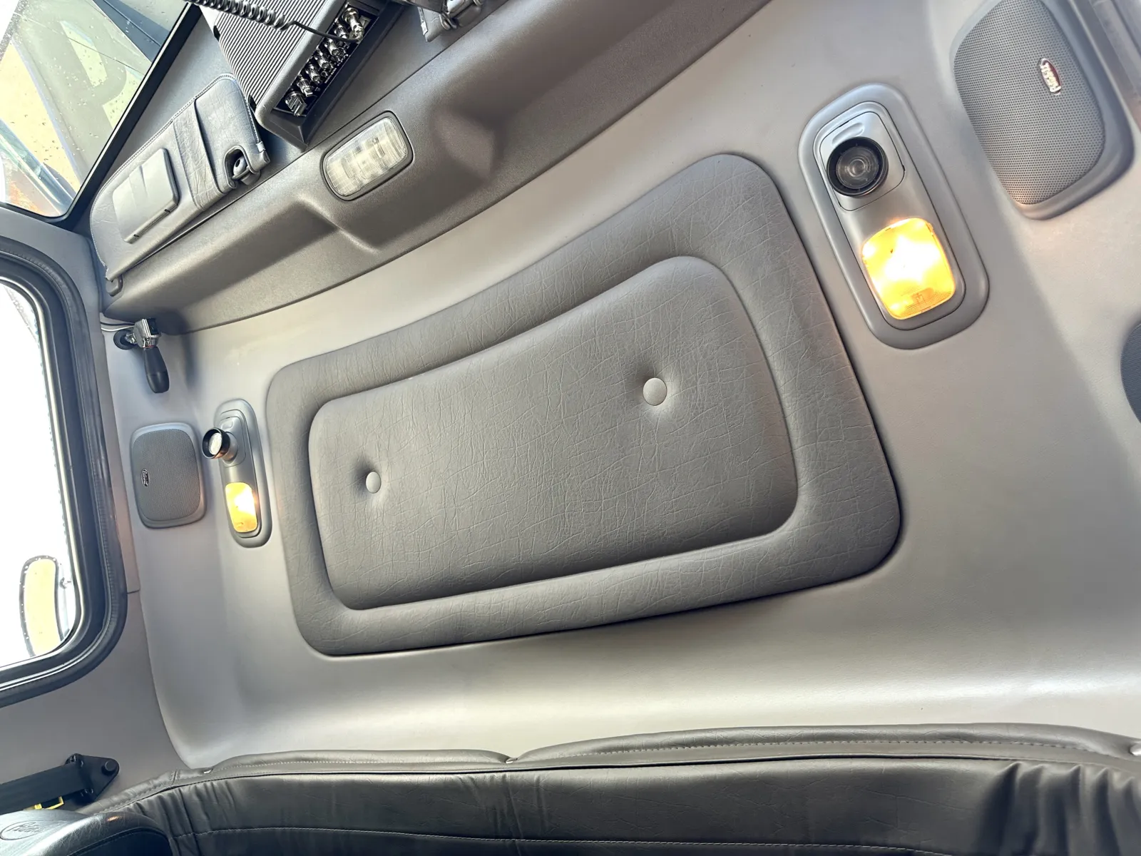 2018 Peterbilt 389 - image 21