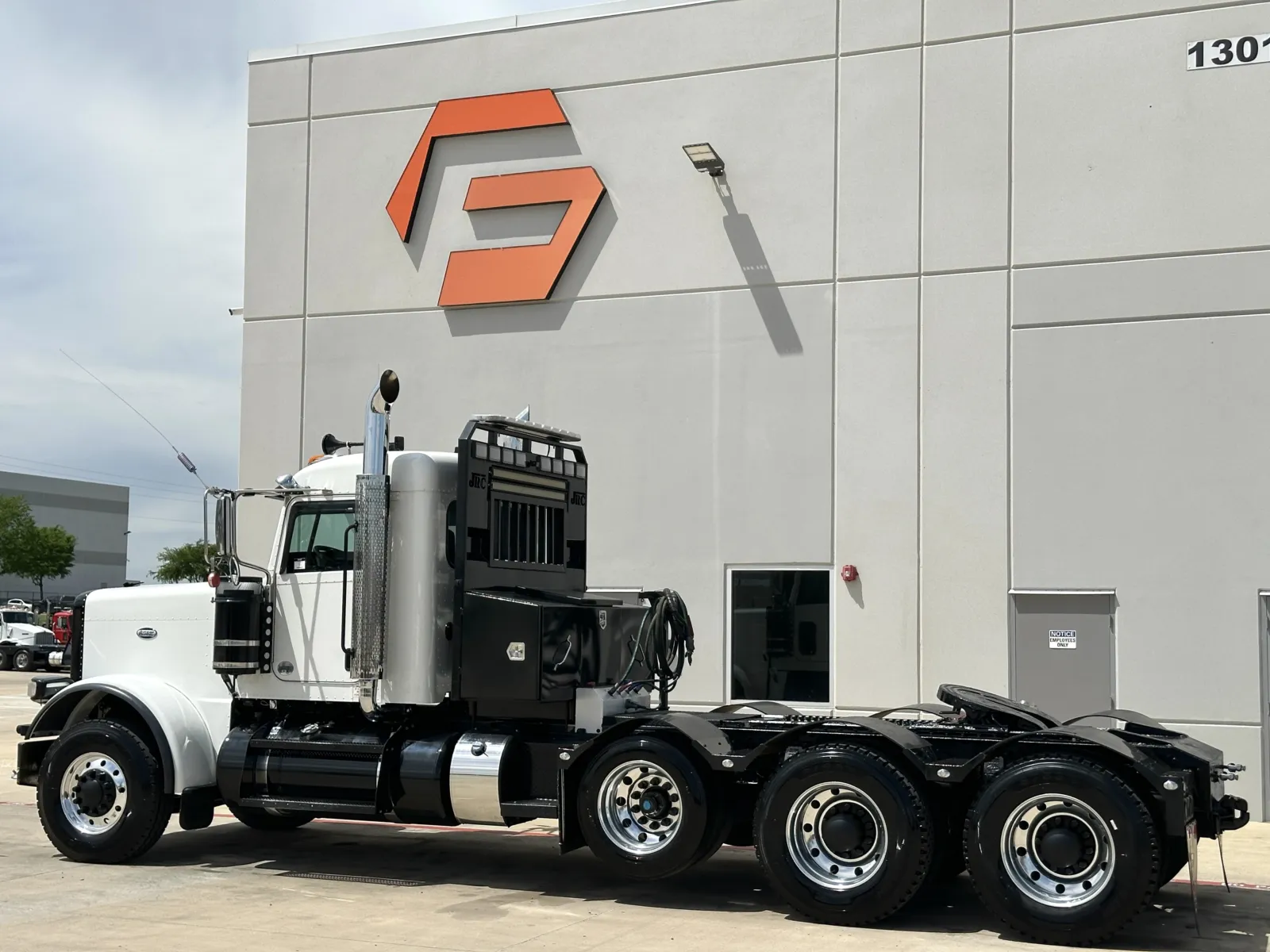 2022 Peterbilt 389 - image 6