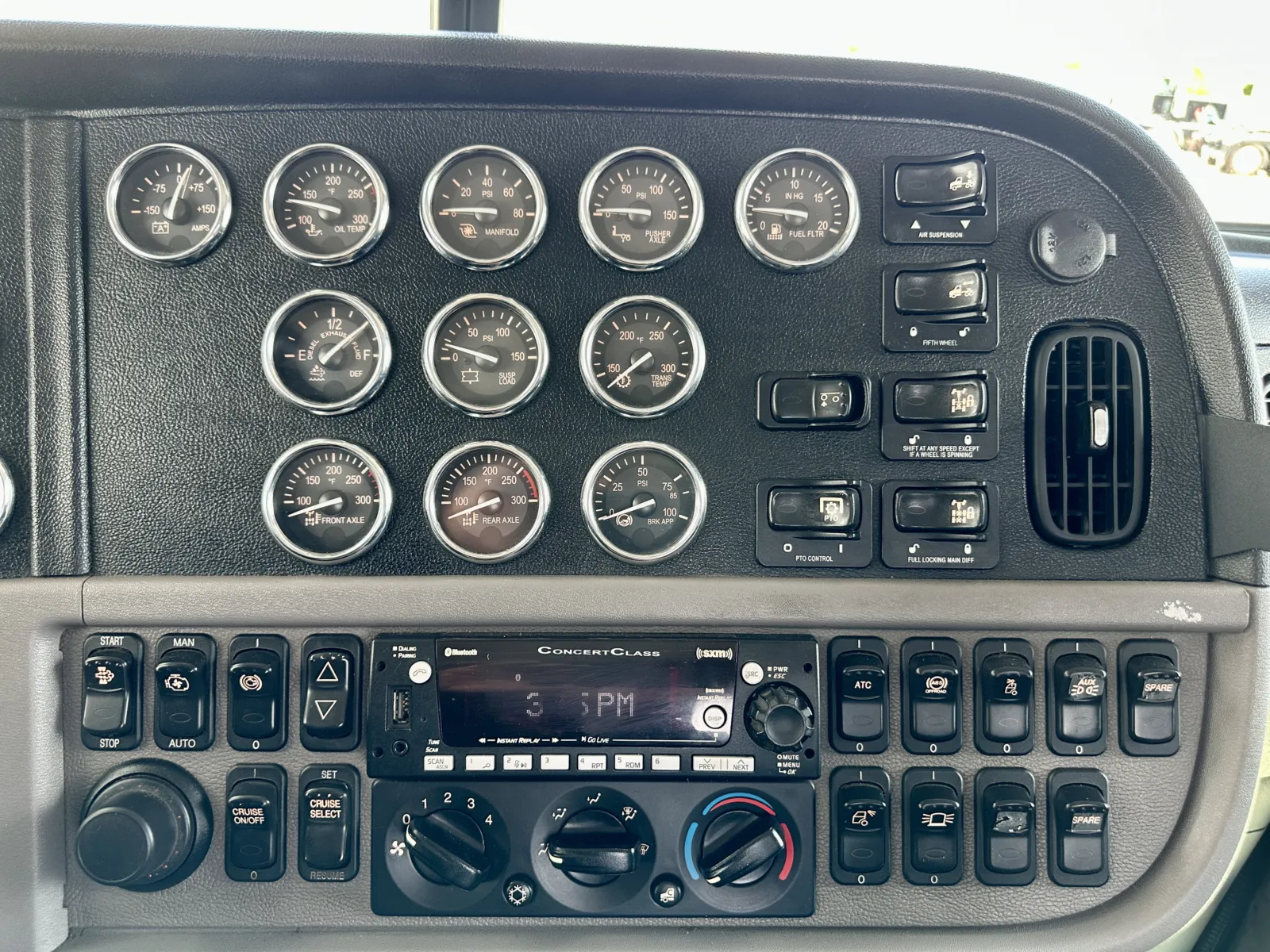 2022 Peterbilt 389 - image 18