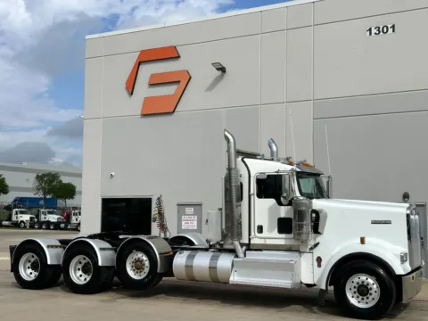 2017 KENWORTH W900 for sale in Hutchins, TX