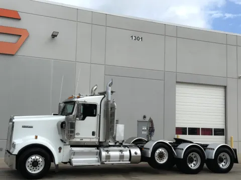 Photos of 2017 KENWORTH W900 for sale in Hutchins, TX at Forge Truck Centers - Texas