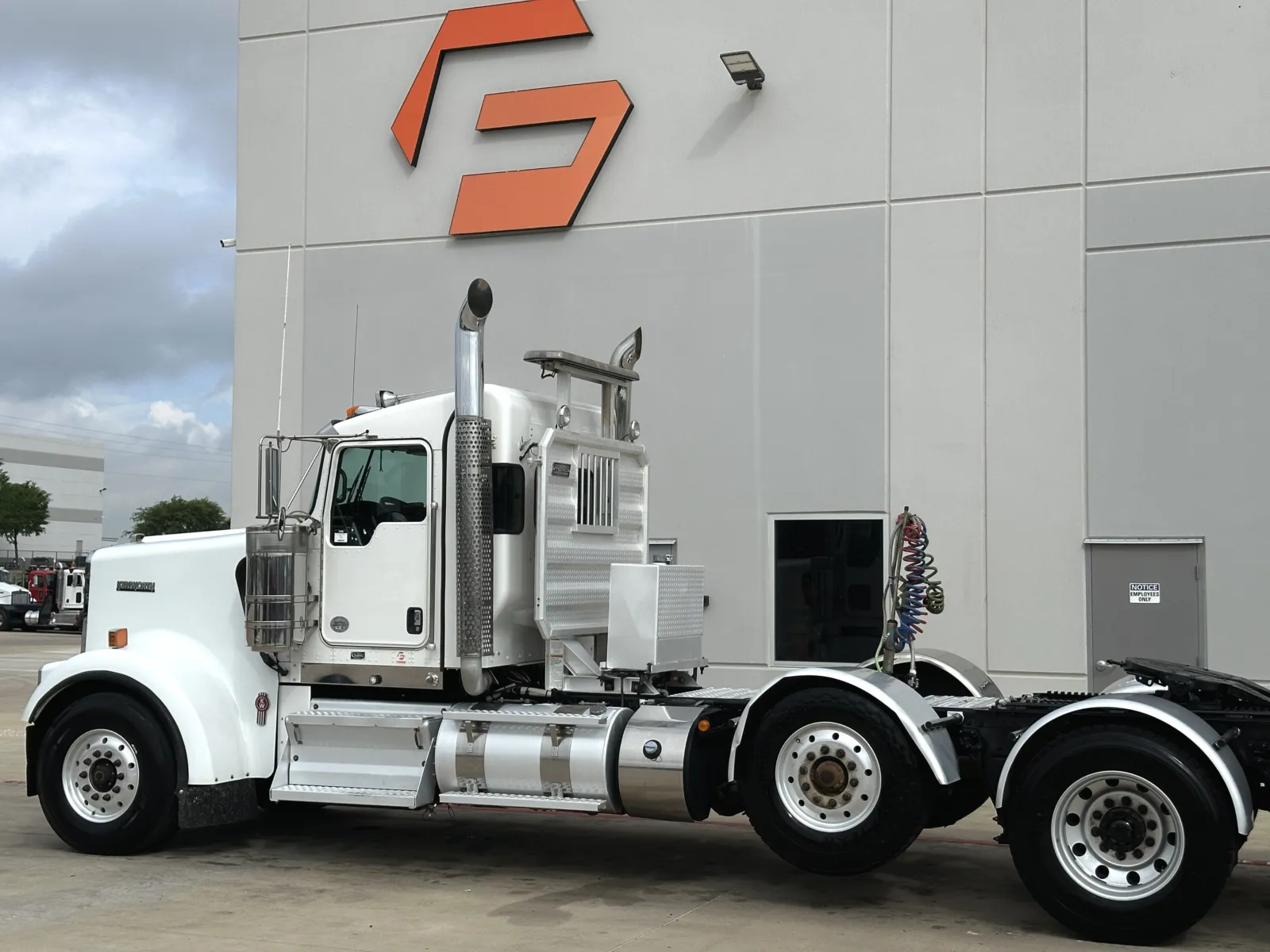 2017 Kenworth W900 - image 8