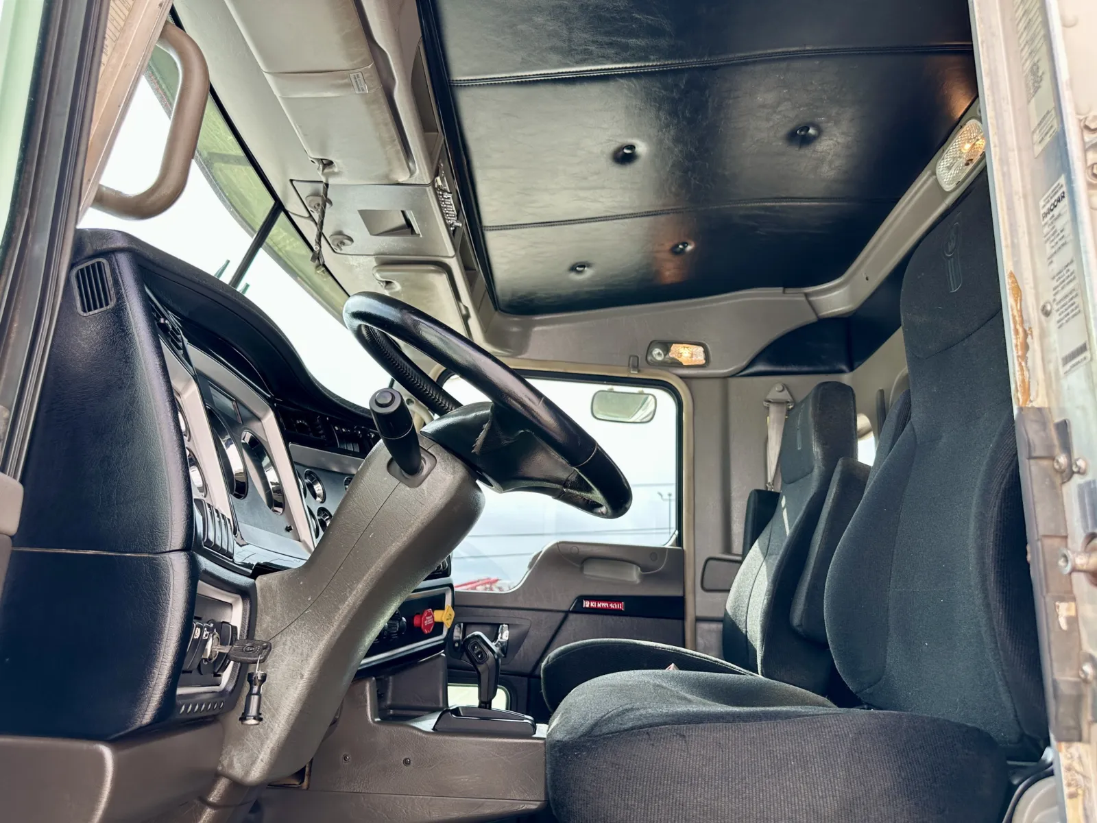 2017 Kenworth W900 - image 14