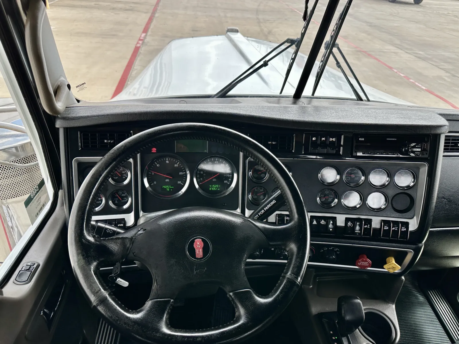 2017 Kenworth W900 - image 16