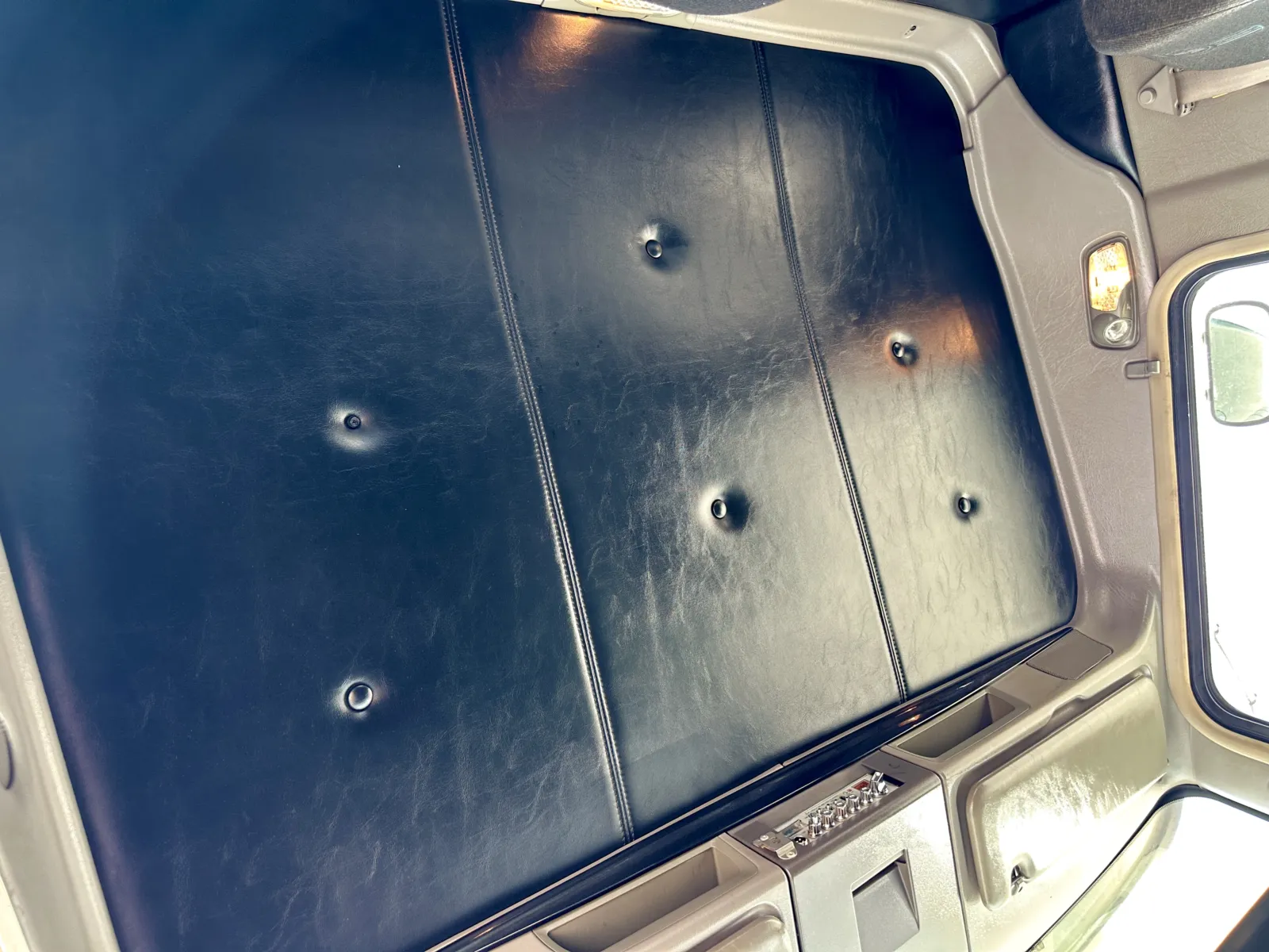 2017 Kenworth W900 - image 21