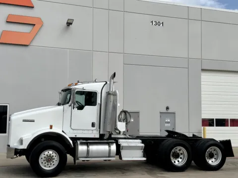 Photos of 2007 KENWORTH T800 for sale in Hutchins, TX at Forge Truck Centers - Texas