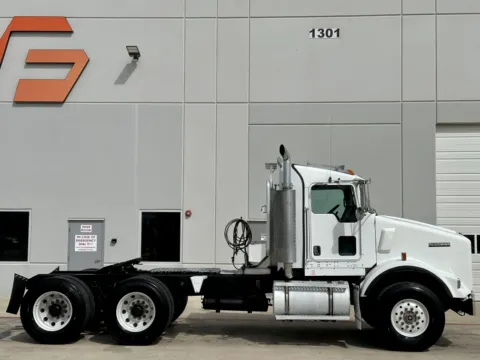 Another view of 2007 KENWORTH T800 for sale in Hutchins, TX at Forge Truck Centers - Texas