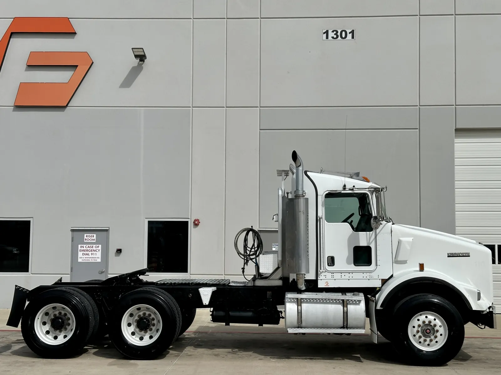 2007 Kenworth T800 - image 3