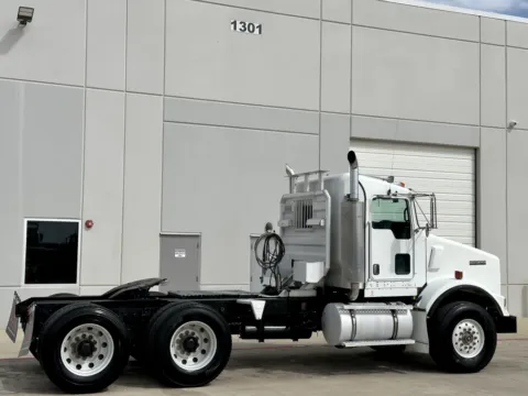 More photos of 2007 KENWORTH T800 at Forge Truck Centers - Texas, TX