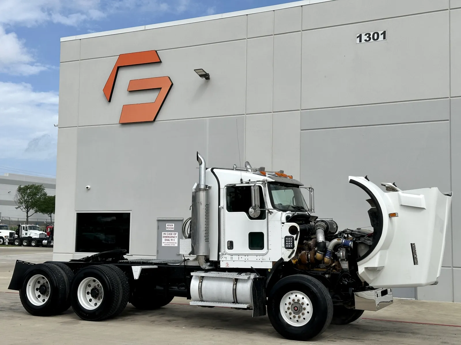 2007 Kenworth T800 - image 9