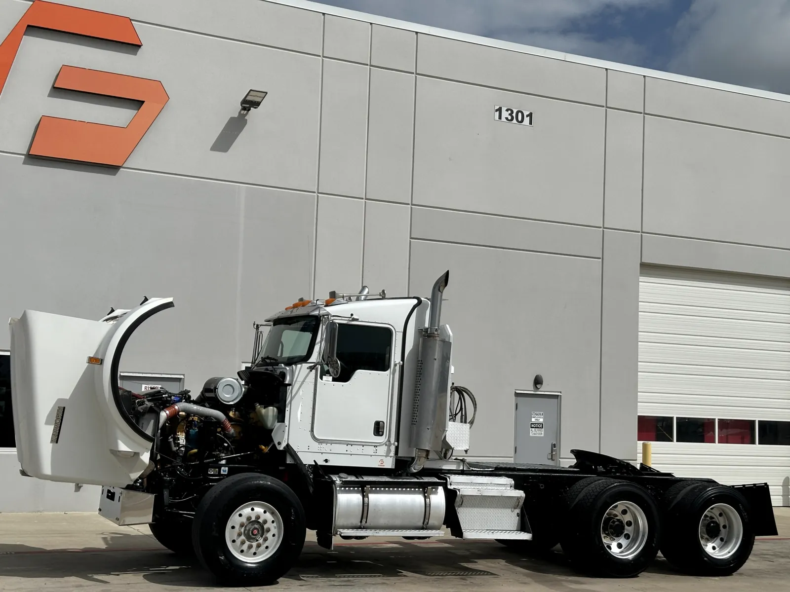 2007 Kenworth T800 - image 10