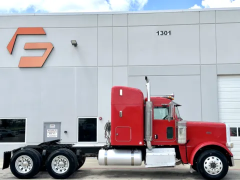 Another view of 2013 PETERBILT 388 for sale in Hutchins, TX at Forge Truck Centers - Texas