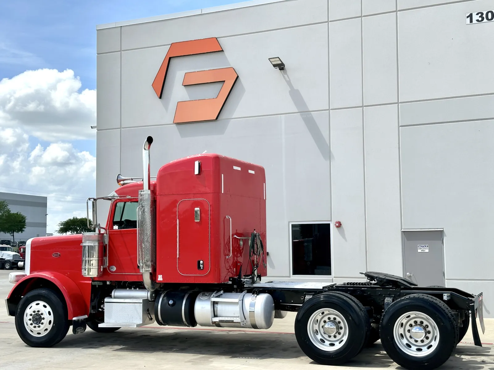 2013 Peterbilt - image 6