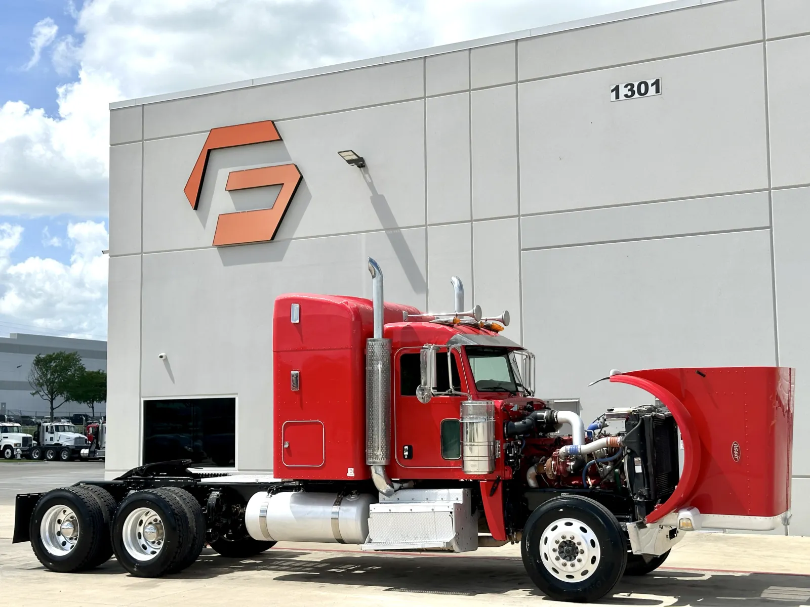 2013 Peterbilt - image 9