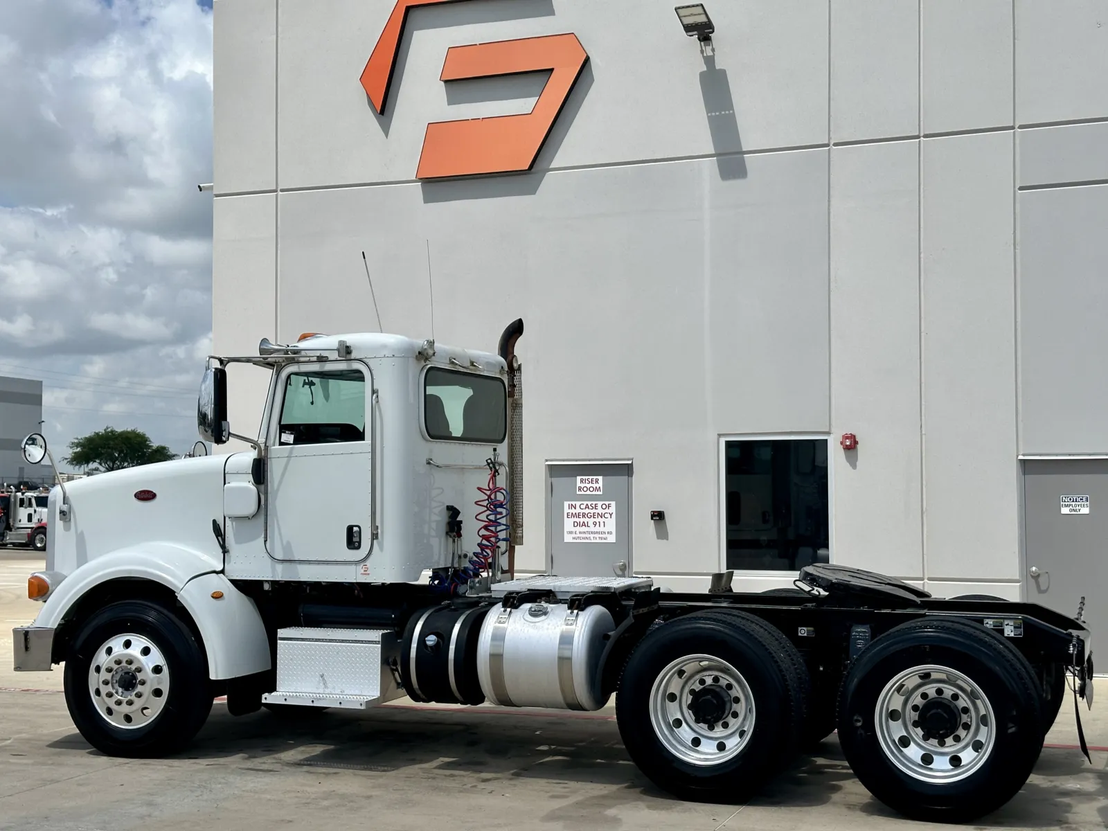 2013 Peterbilt - image 6