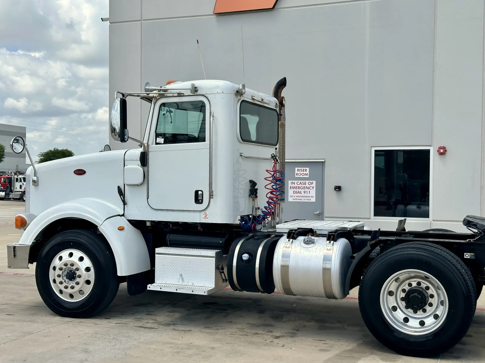 2013 Peterbilt - image 8