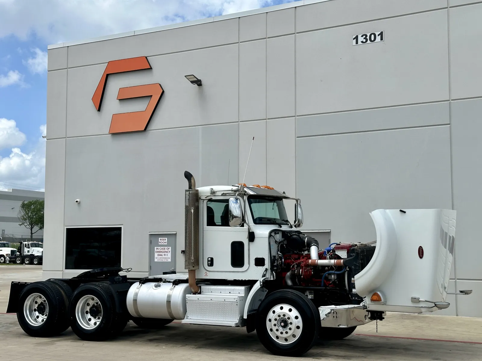 2013 Peterbilt - image 9