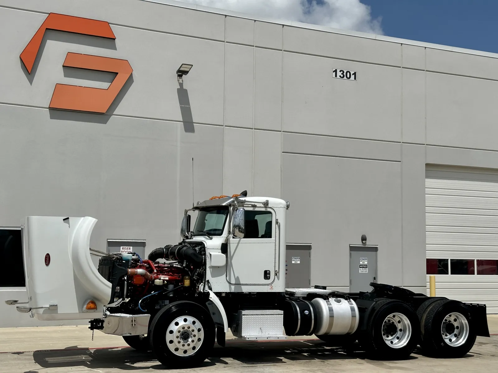2013 Peterbilt - image 10