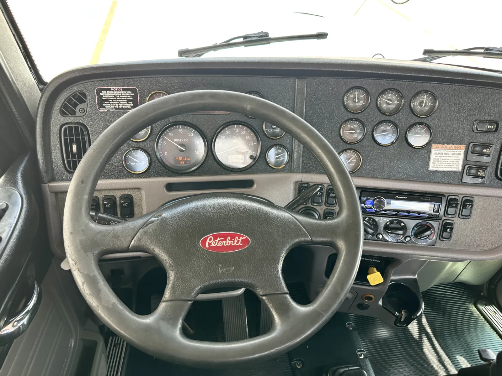 2013 Peterbilt - image 16