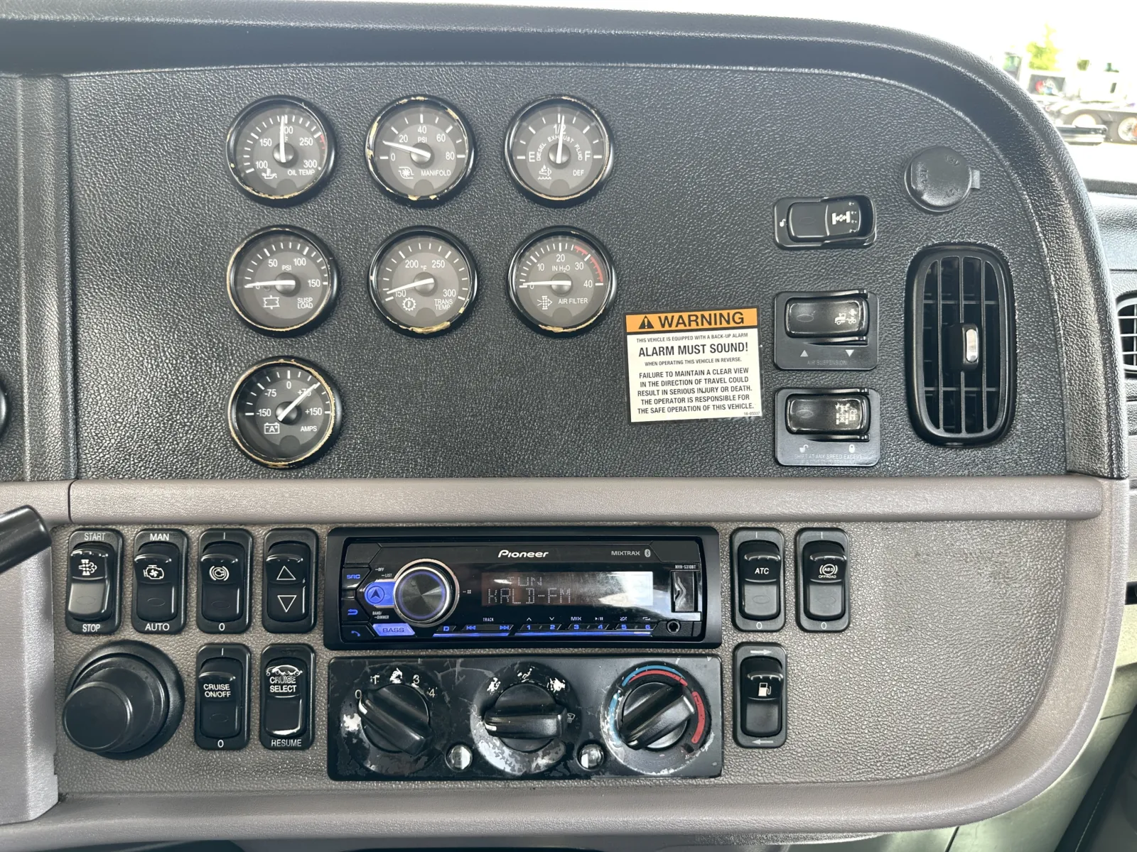 2013 Peterbilt - image 18