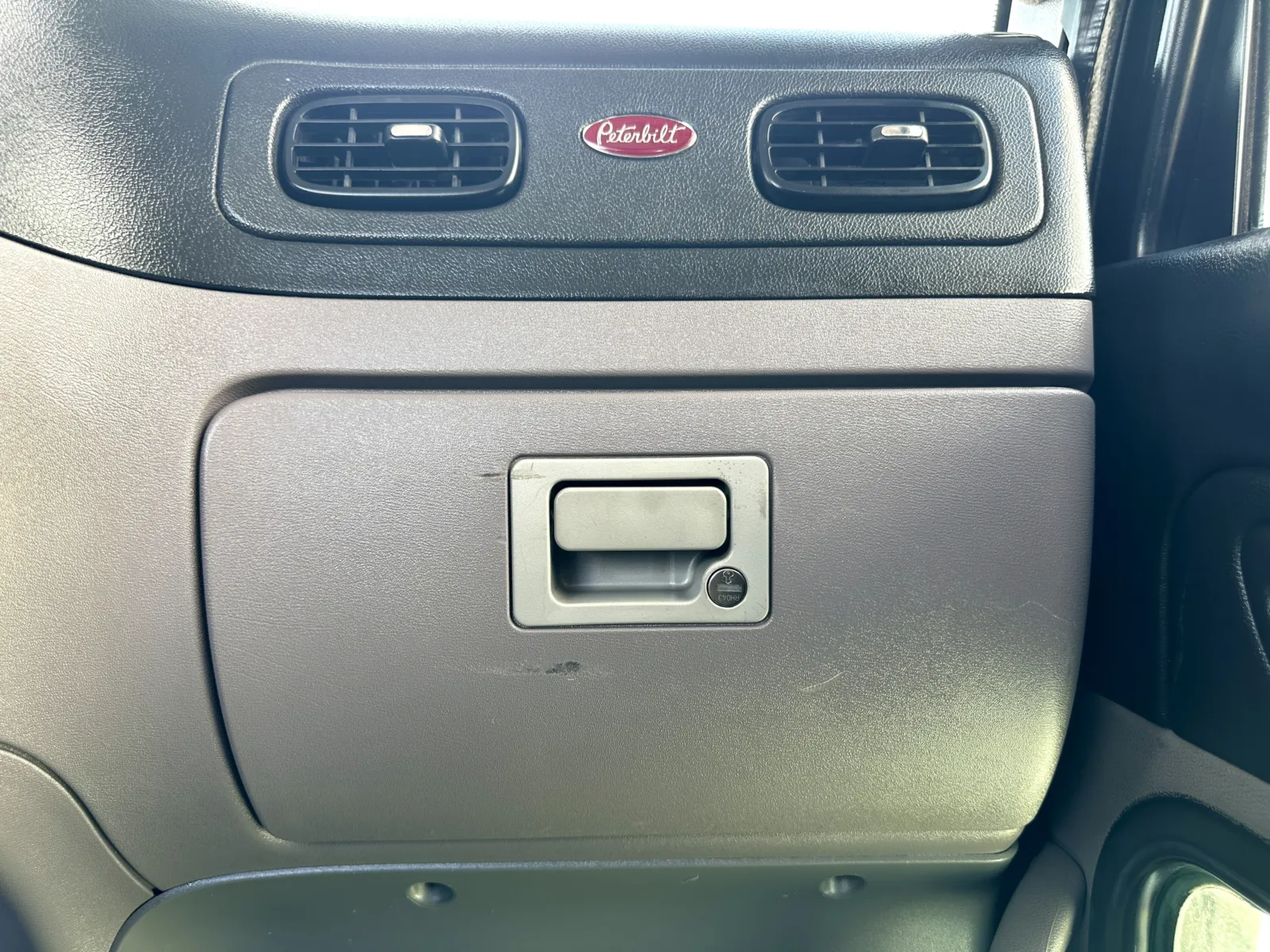 2013 Peterbilt - image 19