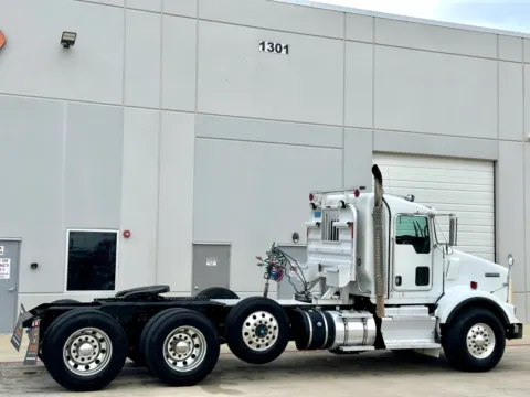 More photos of 2014 KENWORTH T800 at Forge Truck Centers - Texas, TX