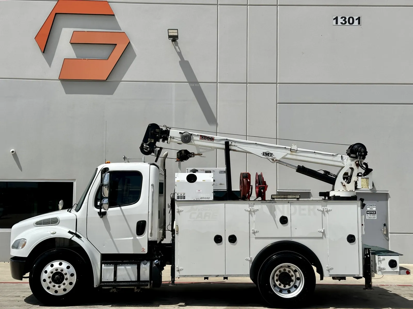 2018 Freightliner M2 106 - image 4