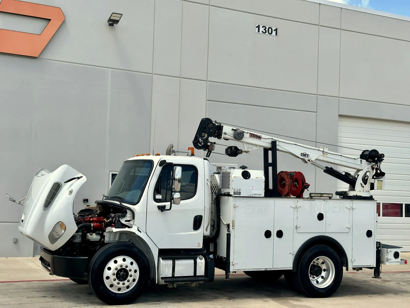 2018 Freightliner M2 106 - image 10