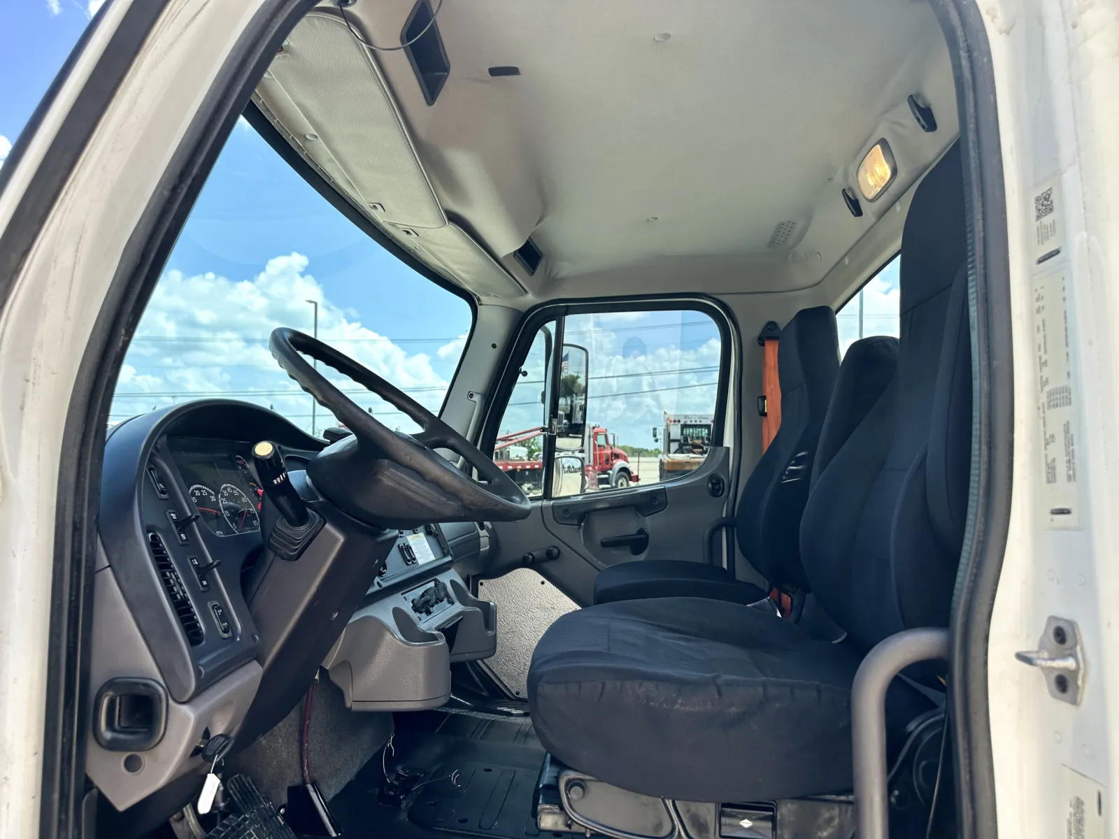 2018 Freightliner M2 106 - image 14
