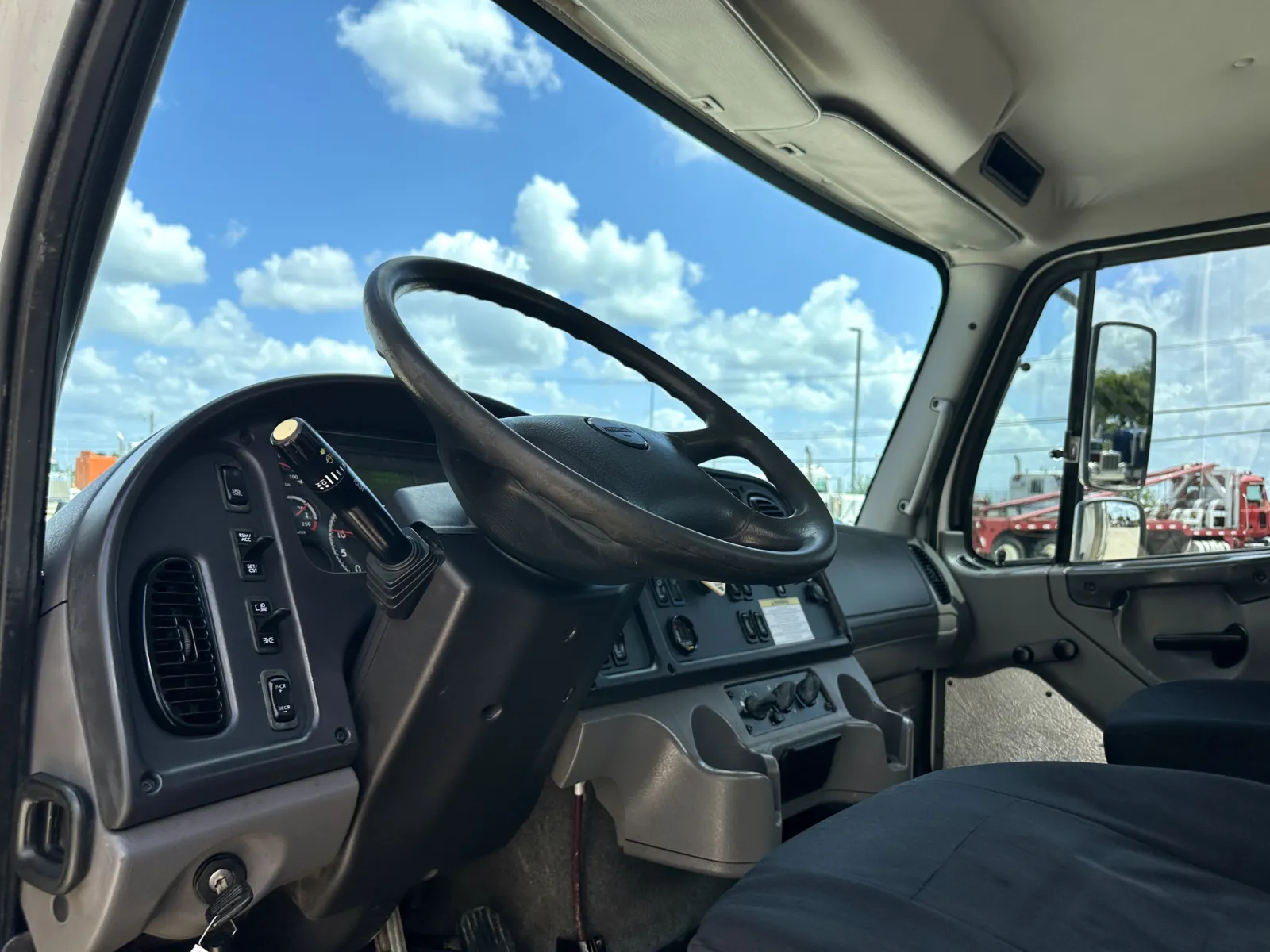 2018 Freightliner M2 106 - image 15