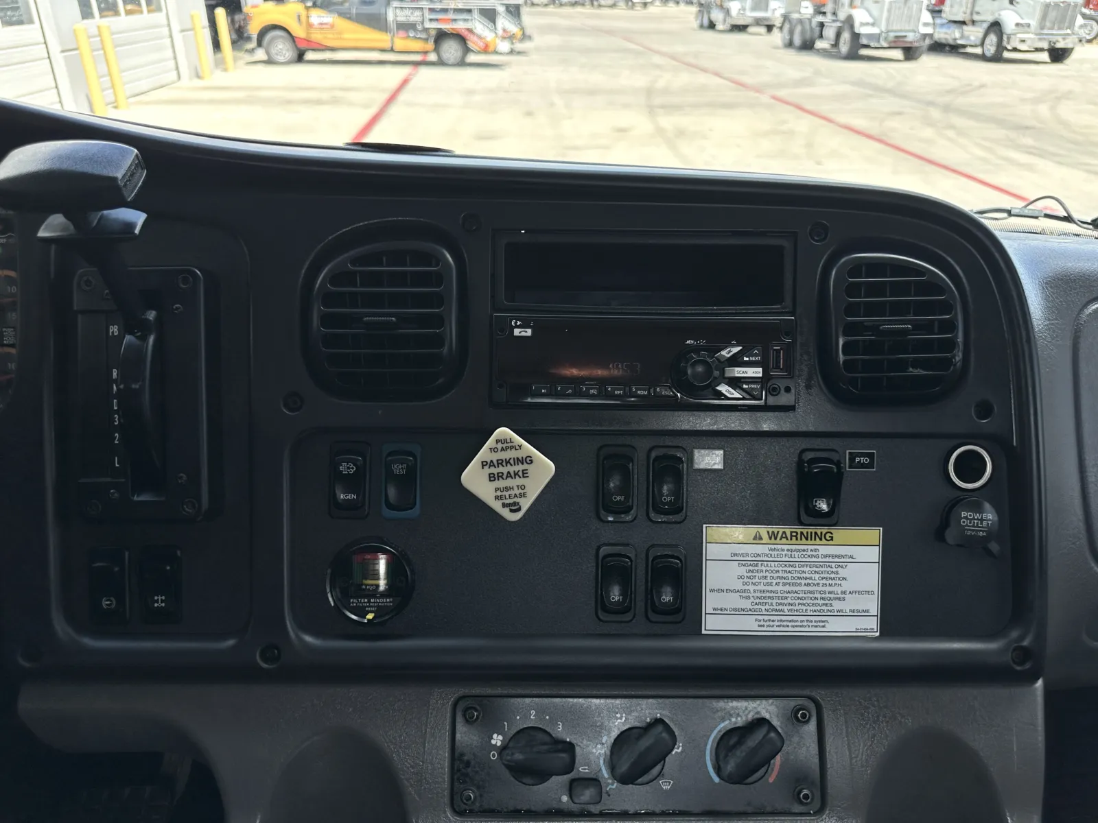 2018 Freightliner M2 106 - image 18