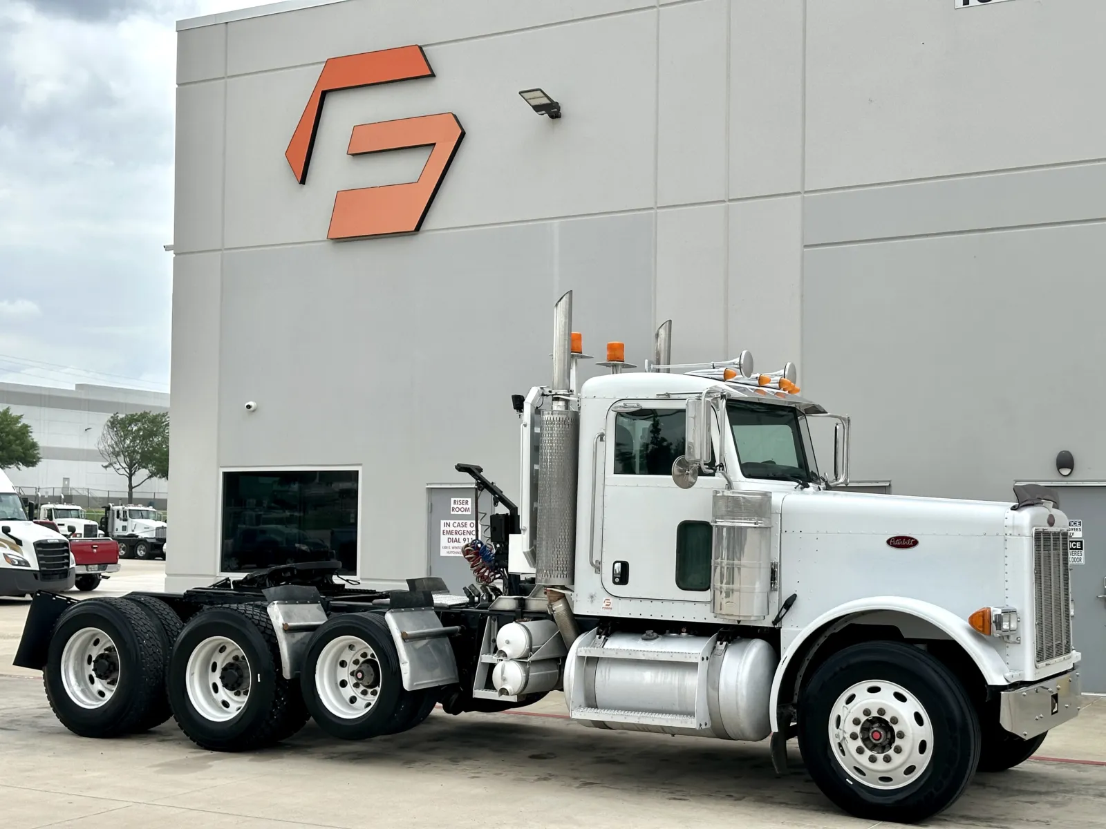 2005 PETERBILT 379 for sale in Hutchins, TX