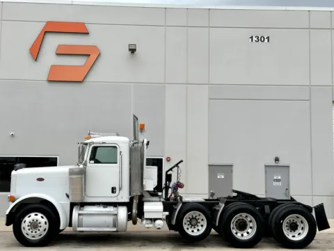 More photos of 2005 PETERBILT 379 at Forge Truck Centers - Texas, TX