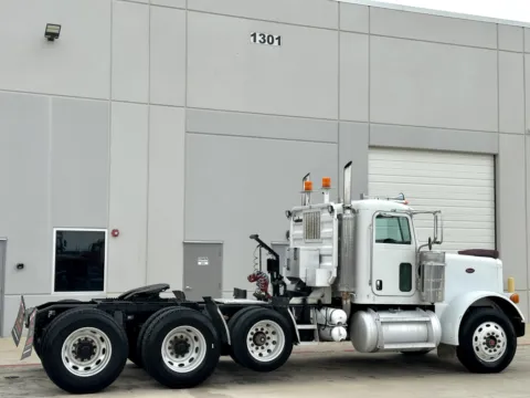 More photos of 2005 PETERBILT 379 at Forge Truck Centers - Texas, TX