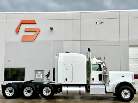 Another view of 2016 PETERBILT 389 for sale in Hutchins, TX at Forge Truck Centers - Texas