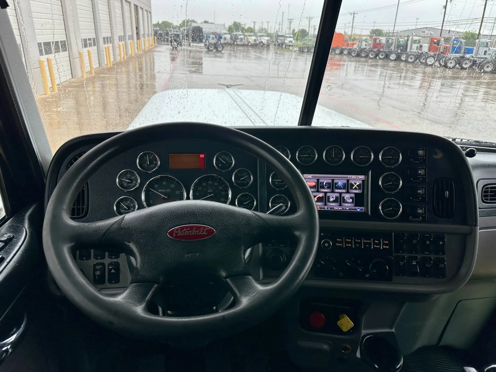2016 Peterbilt 389 - image 15
